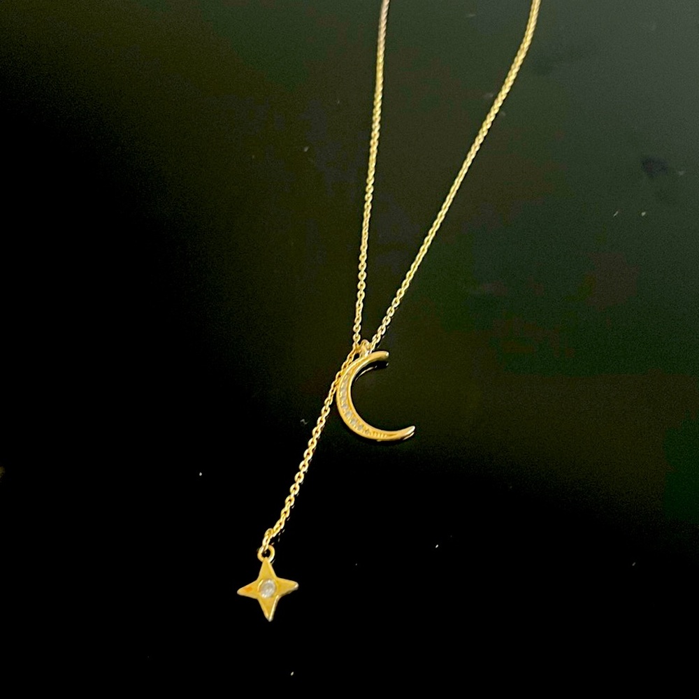 Lili claspe star moon necklace